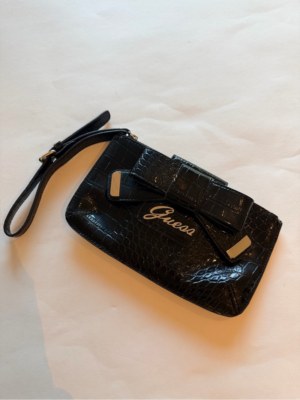 GUESS Black Croc Embossed Patent Bow Wristlet Clutch Y2K